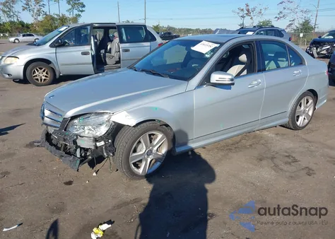 2010 Mercedes-Benz C 300 Luxury/Sport из США, поврежденный, VIN WDDGF5EB0AF442382